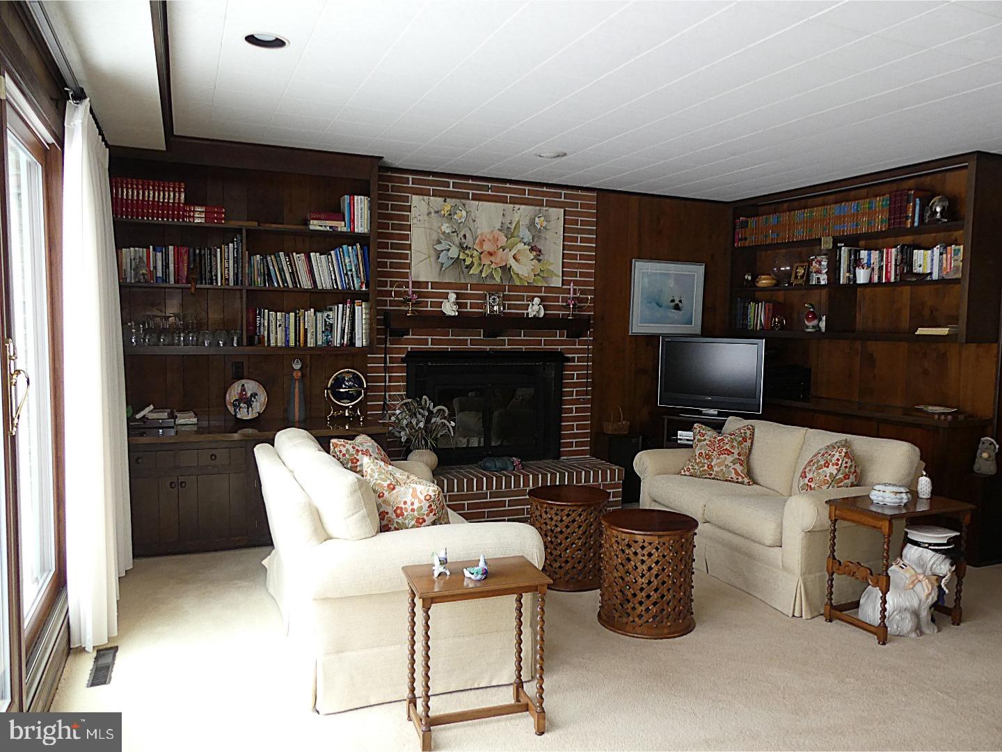 1626 Farr Road Wyomissing, PA 19610 - Photo 17 of 24 Family Room