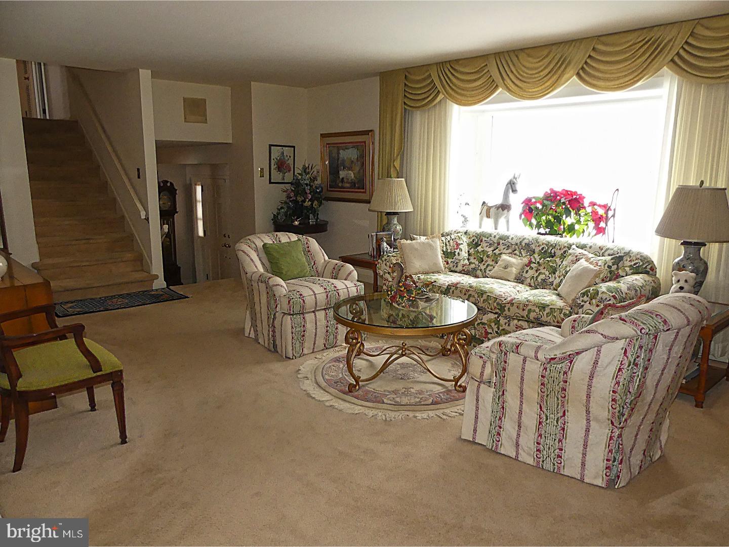 1626 Farr Road Wyomissing, PA 19610 - Photo 8 of 24 Living Room