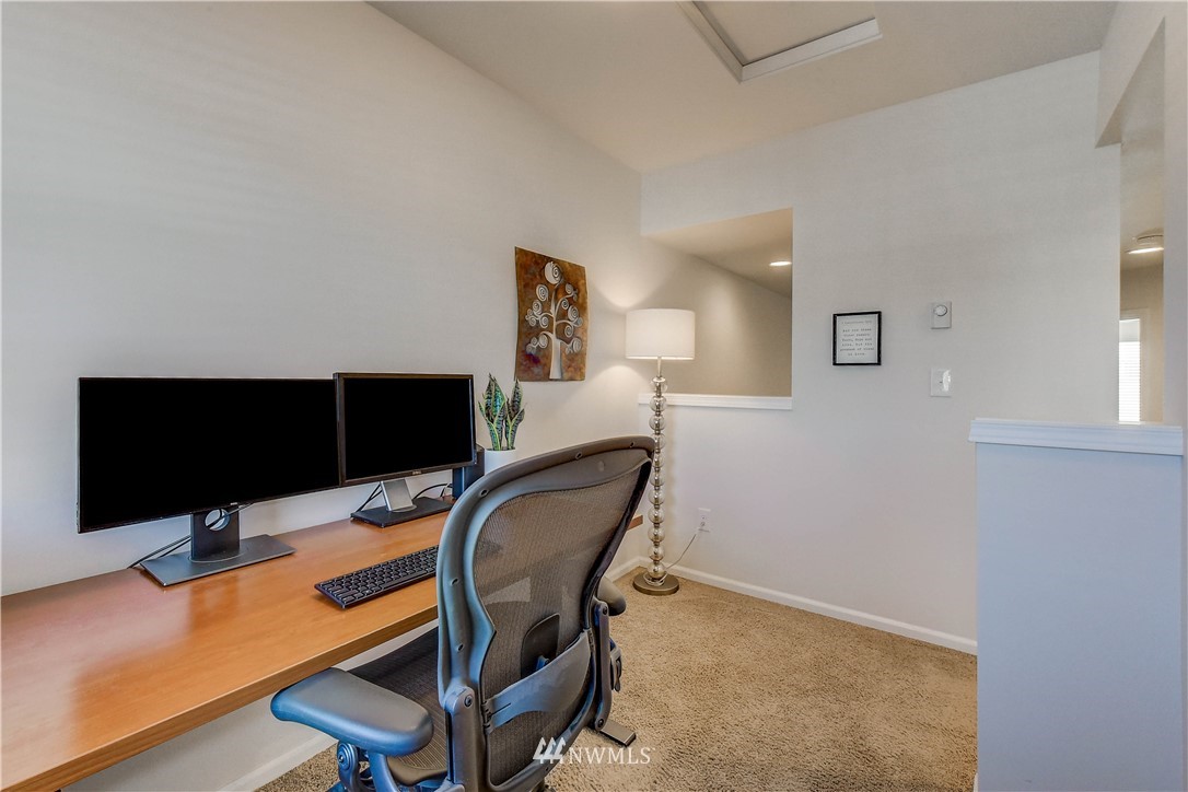 3010 34th Place Everett, WA 98201 - Photo 18 of 39 a workspace with furniture and window