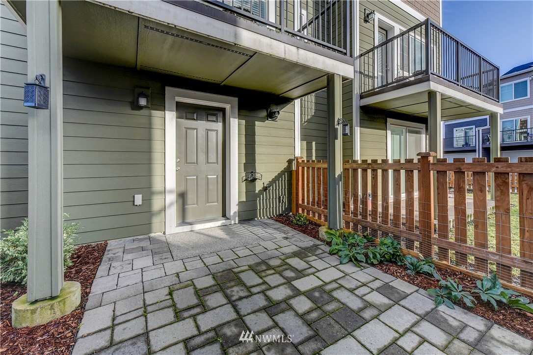 3010 34th Place Everett, WA 98201 - Photo 23 of 39 a view of a house with backyard and garden