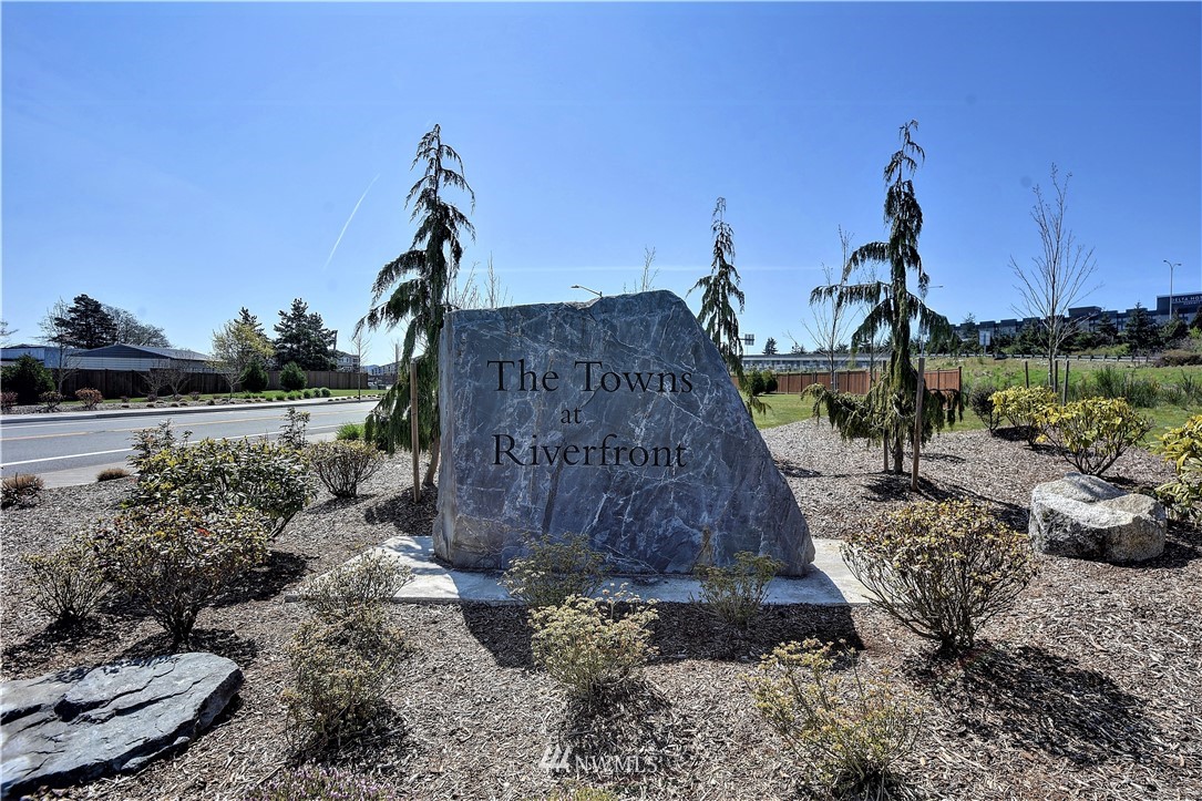 3010 34th Place Everett, WA 98201 - Photo 27 of 39 a view of a yard in front of house
