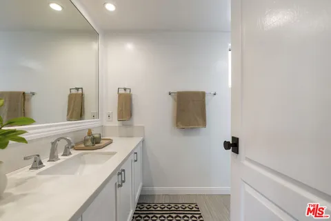 $1,149,000 | 11690 Montana Avenue, Unit 201, Los Angeles, CA 90049