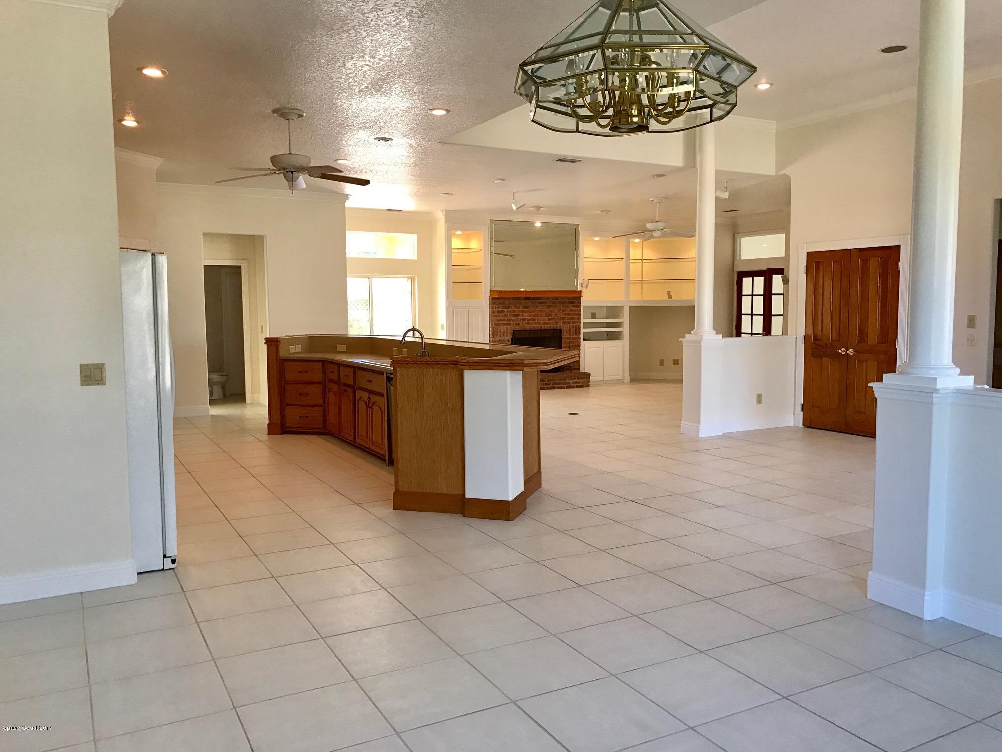 401 Rio Villa Boulevard Melbourne, FL 32903 - Photo 2 of 19 dining to kitchen