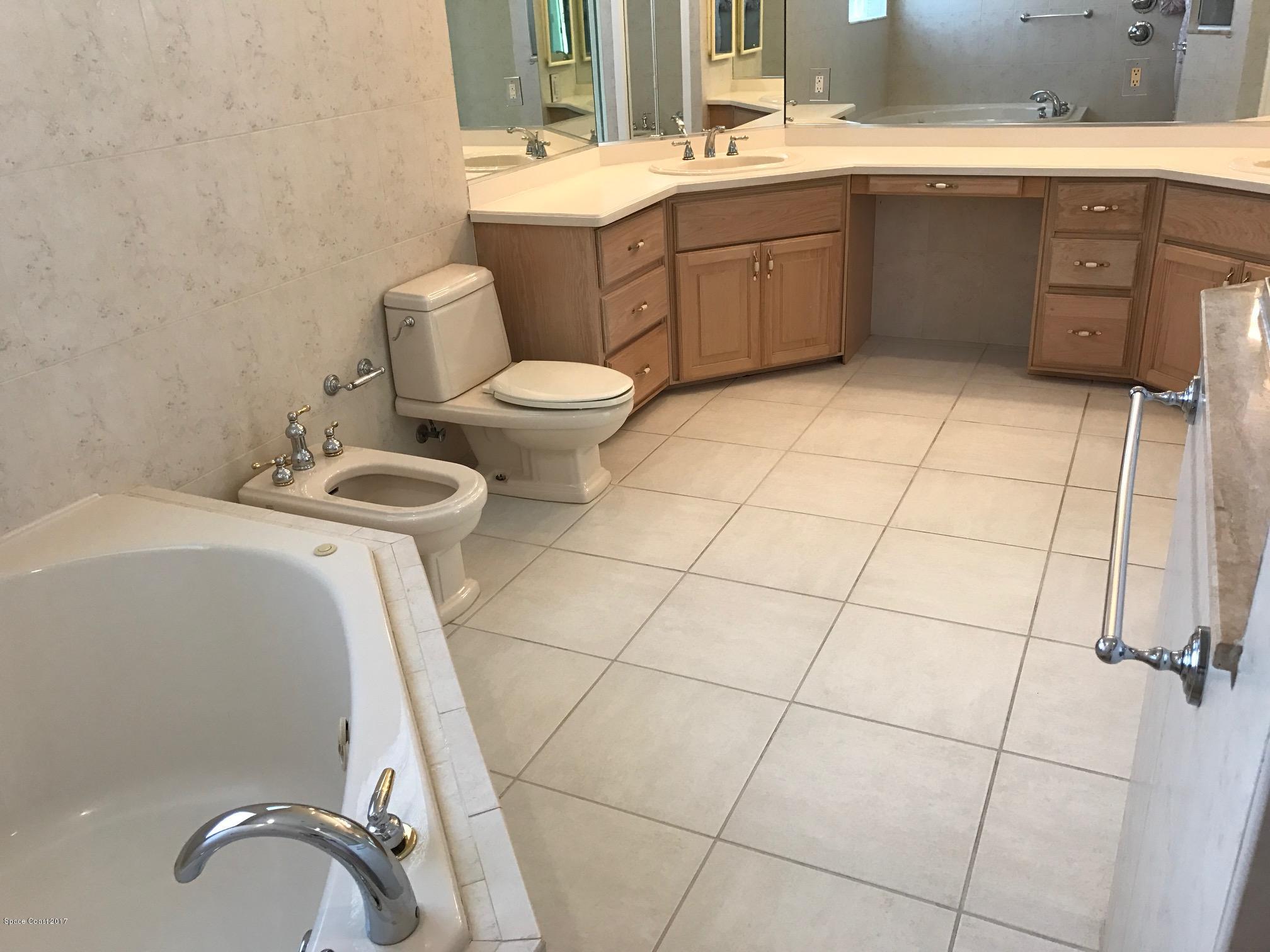 401 Rio Villa Boulevard Melbourne, FL 32903 - Photo 11 of 19 master bath2