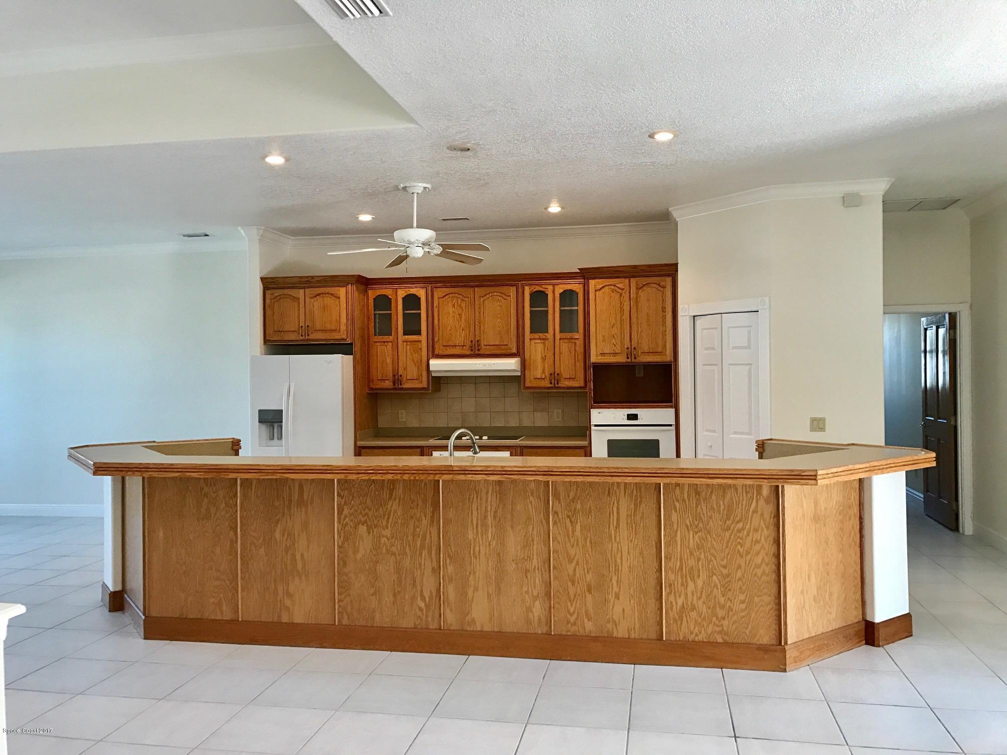 401 Rio Villa Boulevard Melbourne, FL 32903 - Photo 3 of 19 Front kitchen lg
