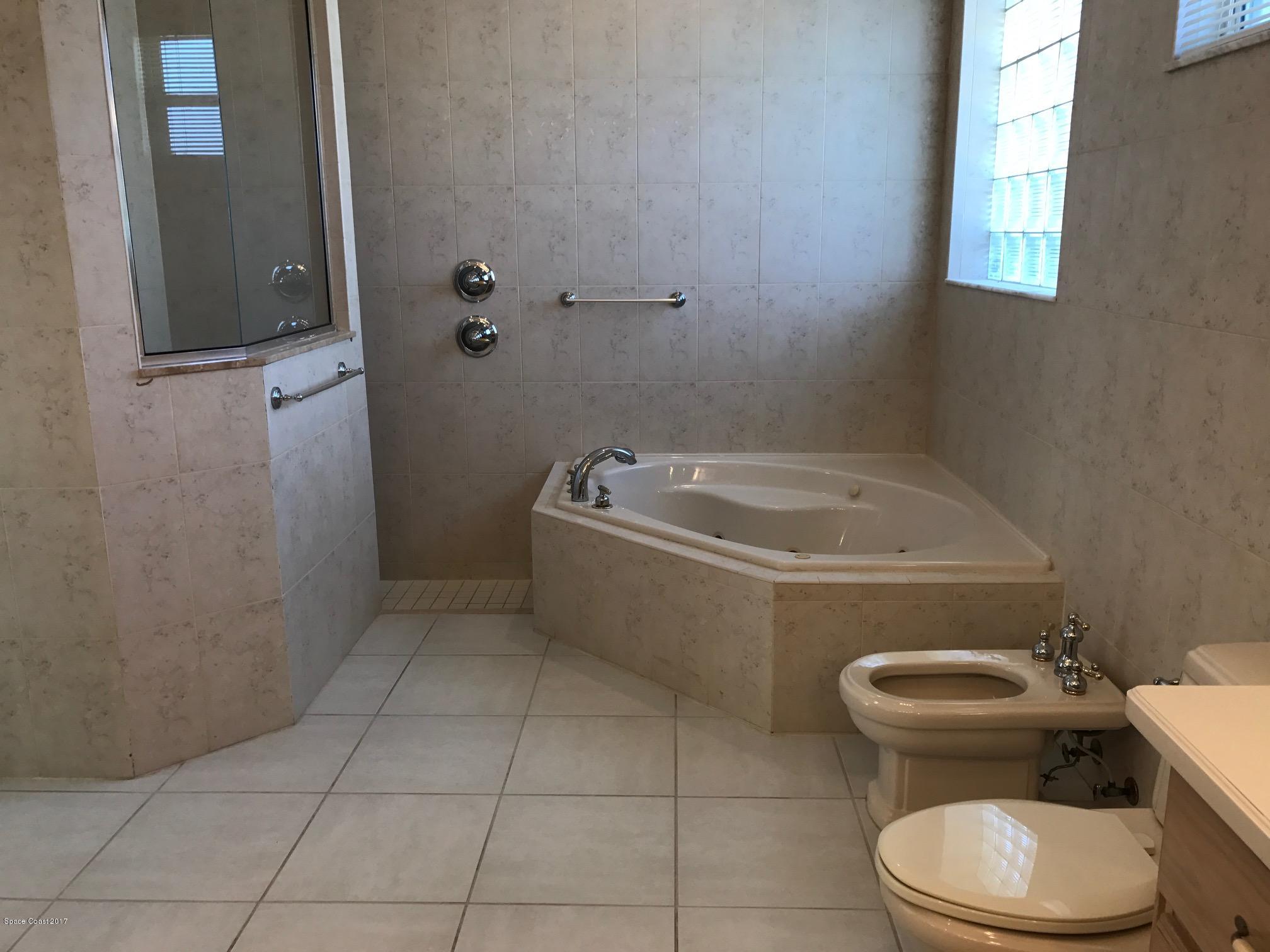 401 Rio Villa Boulevard Melbourne, FL 32903 - Photo 10 of 19 master bath1
