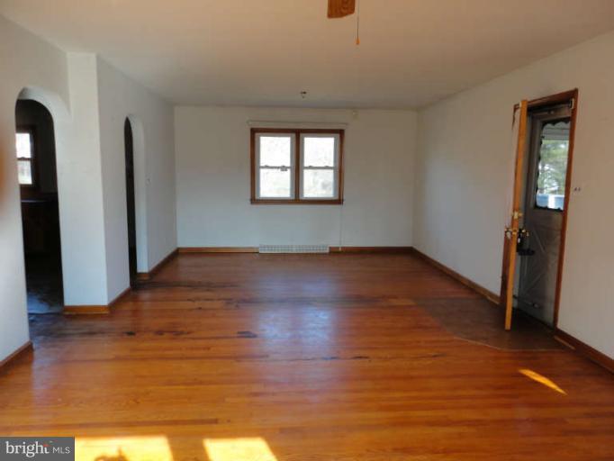 10170 Berry Road Waldorf, MD 20603 - Photo 3 of 28 Living Room