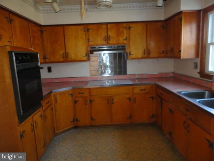 10170 Berry Road Waldorf, MD 20603 - Photo 6 of 28 Kitchen