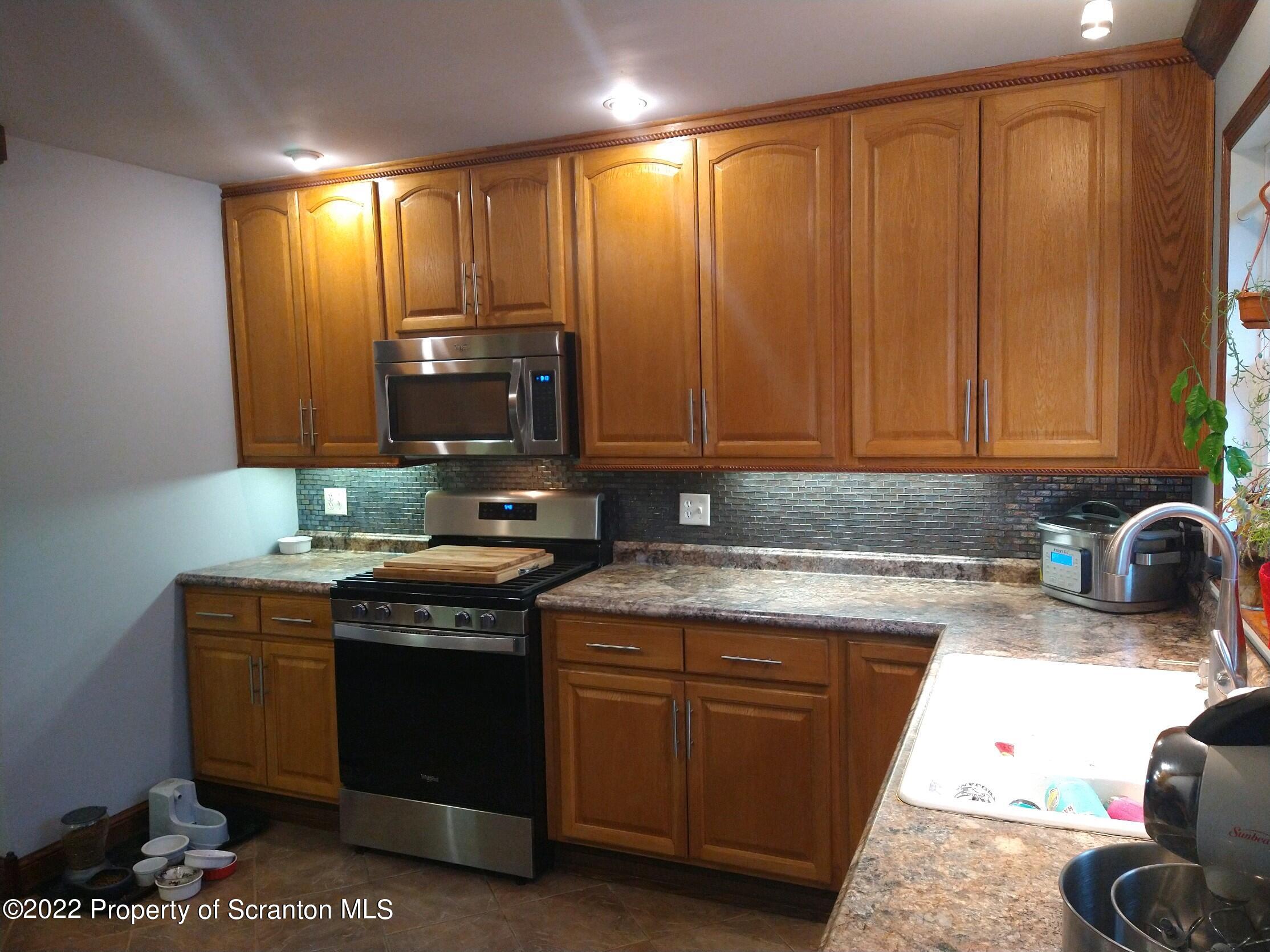 201 T Rt 351 Moscow, PA 18444 - Photo 8 of 23 Gallery Image 8