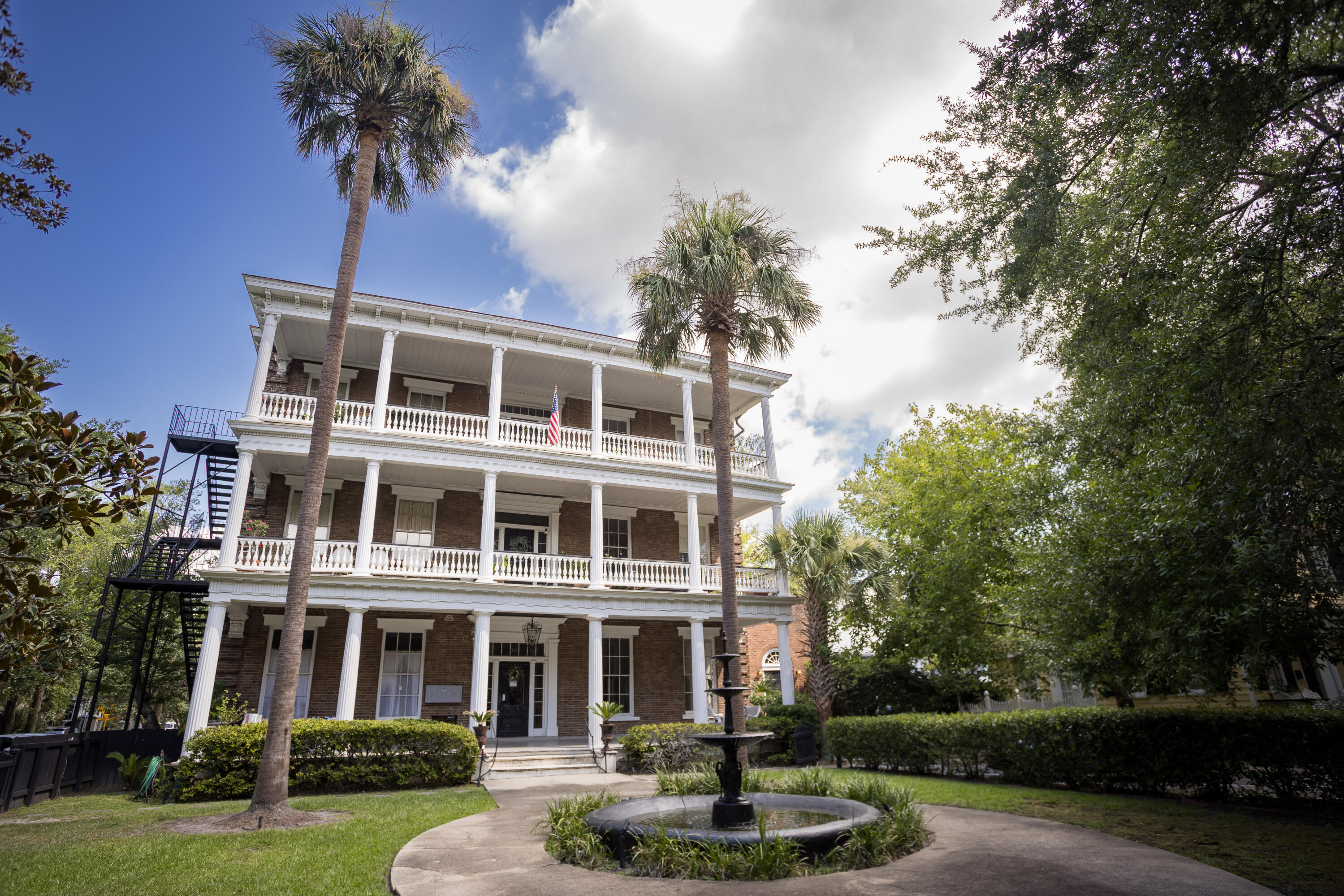 12 Bee Street, Unit B Charleston, SC 29403 - Photo 2 of 35 12 Bee St (40)