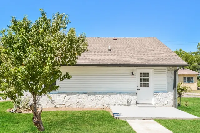 $2,140 | 2010 24th Avenue North, Nashville, TN 37208