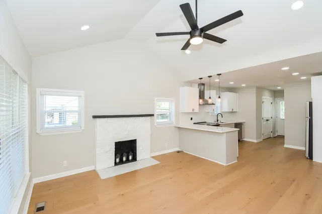 $2,140 | 2010 24th Avenue North, Nashville, TN 37208