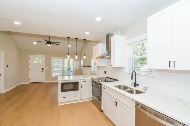 $2,140 | 2010 24th Avenue North, Nashville, TN 37208