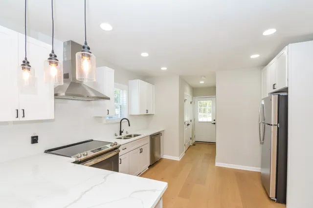 $2,140 | 2010 24th Avenue North, Nashville, TN 37208