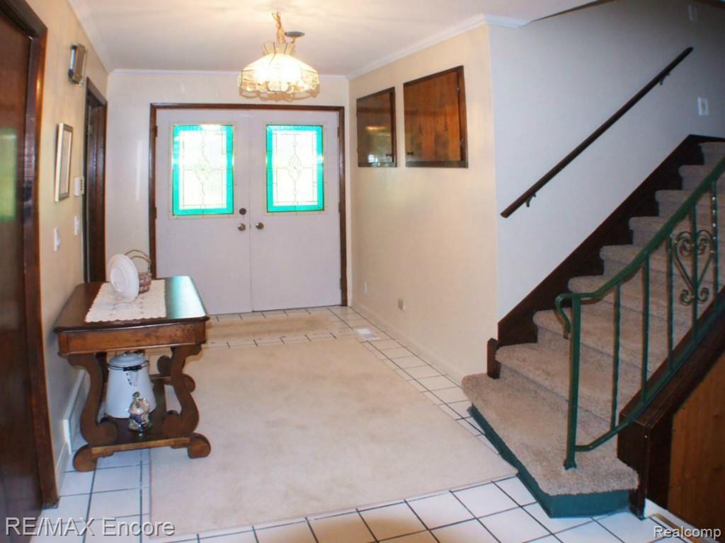 9965 Bridge Lake Road Clarkston, MI 48348 - Photo 4 of 34 Grand foyer with ceramic tiled floor