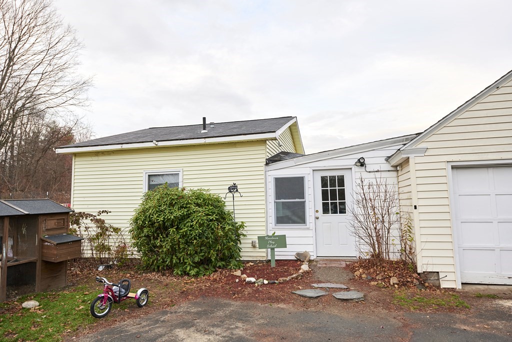 304 Plain Road Greenfield, MA 01301 - Photo 3 of 29
