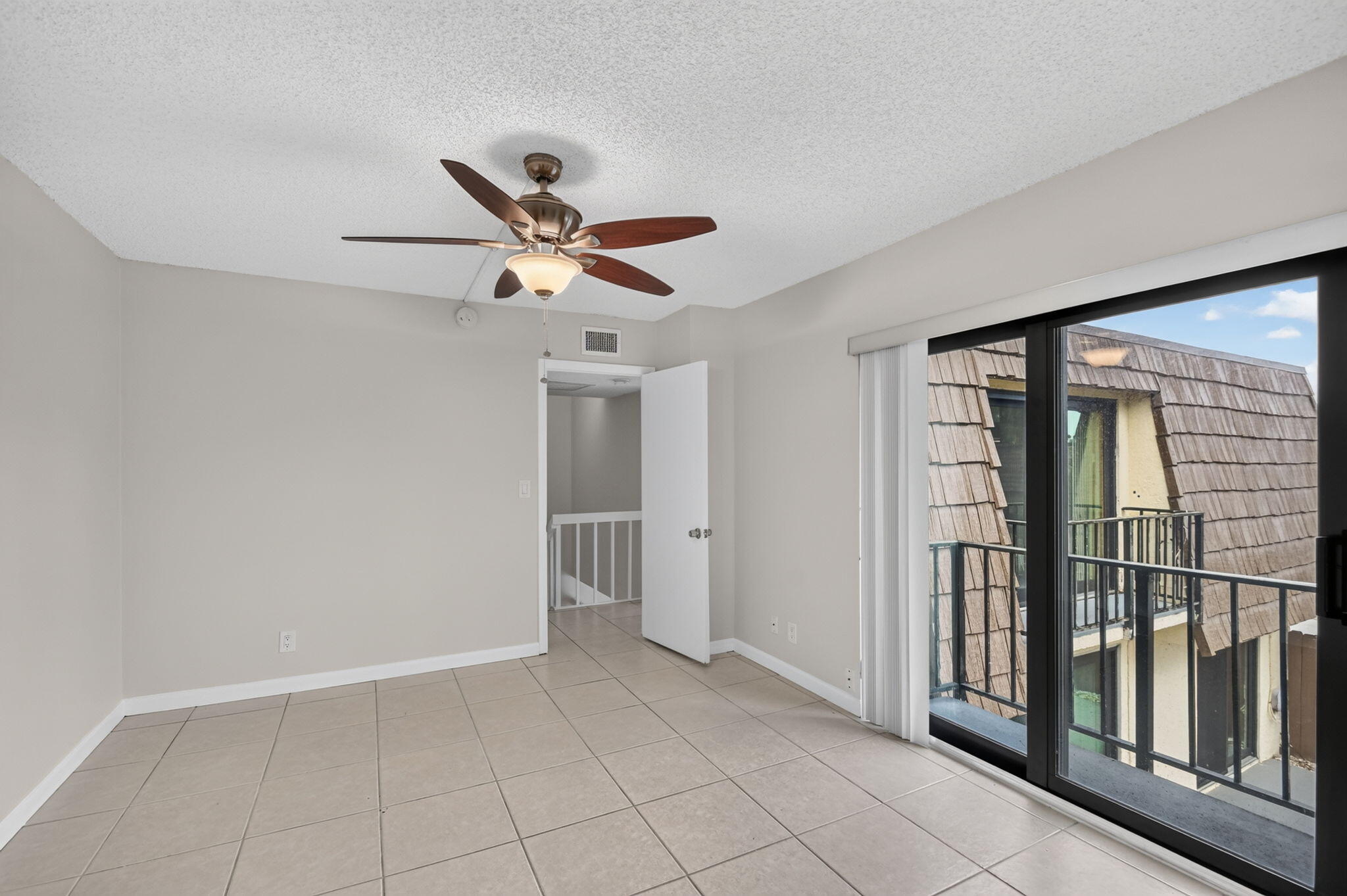 744 Springdale Circle Palm Springs, FL 33461 - Photo 24 of 40 34-web-or-mls-DSC_4140