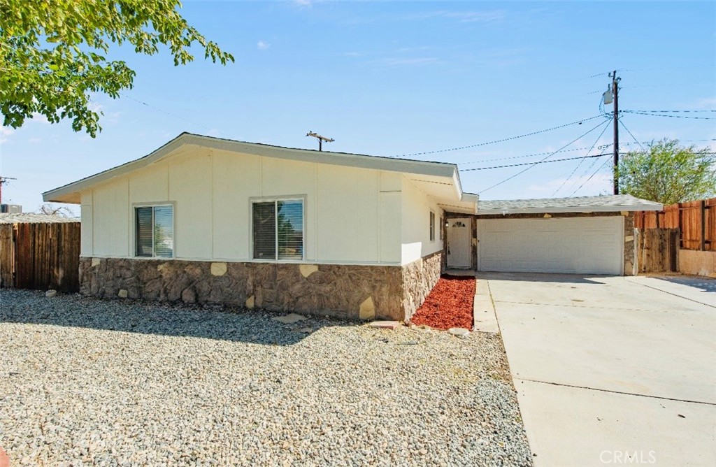15105 Condor Road Victorville, CA 92394 - Photo 1 of 33 Gallery Image 1