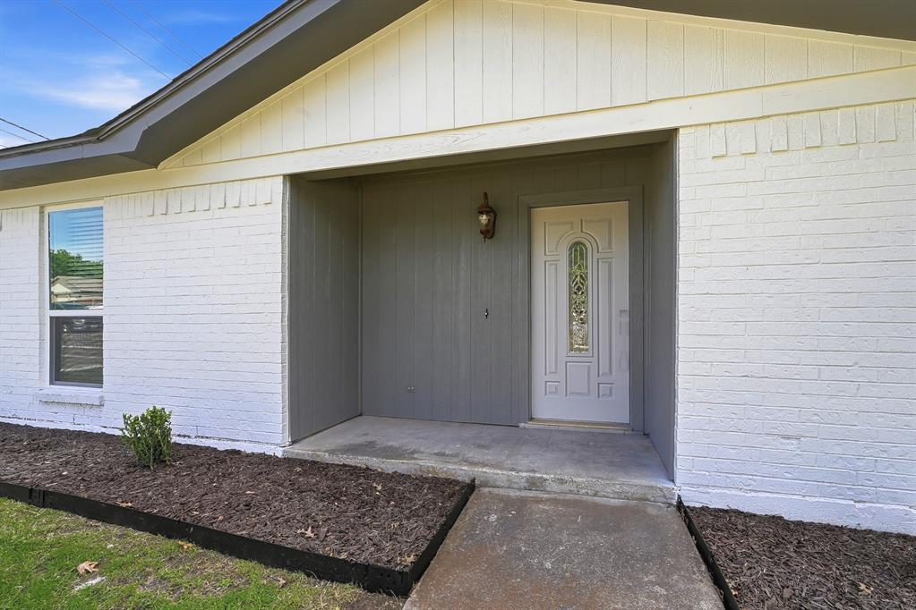 6656 Starnes Road Watauga, TX 76148 - Photo 3 of 34