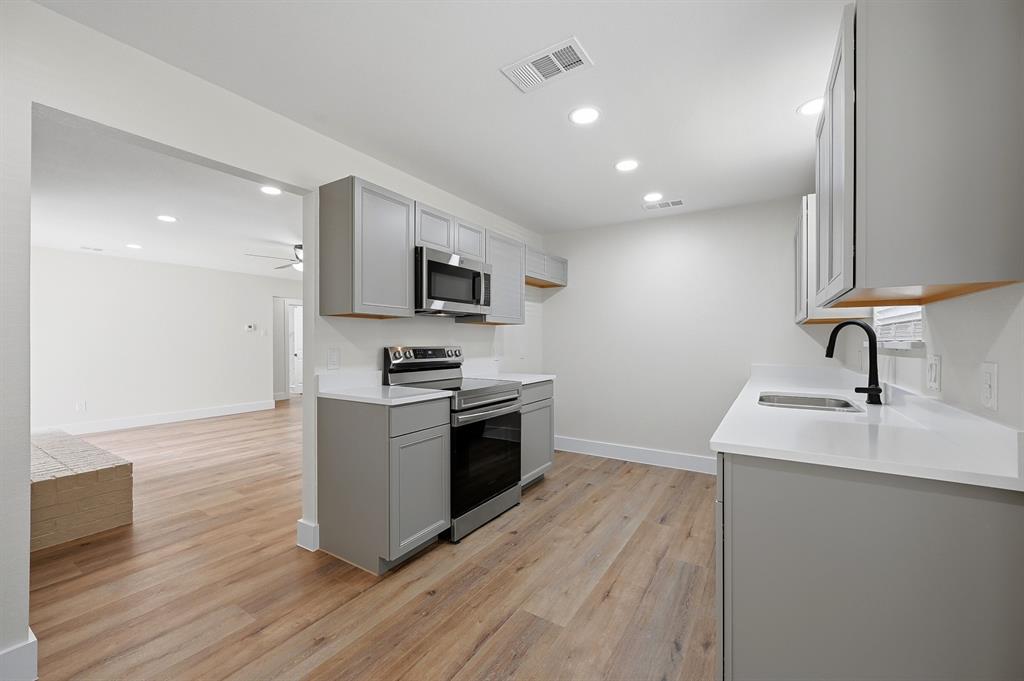 6656 Starnes Road Watauga, TX 76148 - Photo 4 of 34