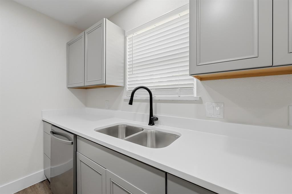 6656 Starnes Road Watauga, TX 76148 - Photo 10 of 34