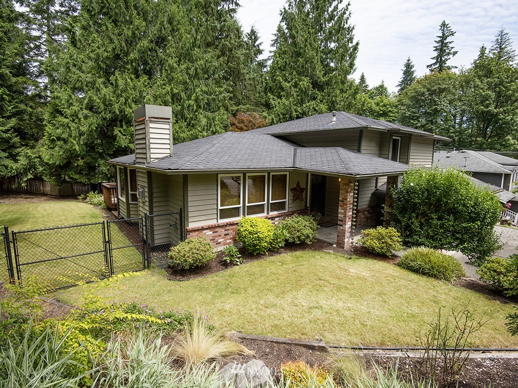 21922 Southeast 255th Place Maple Valley, WA 98038 - Photo 2 of 40 a front view of a house with garden
