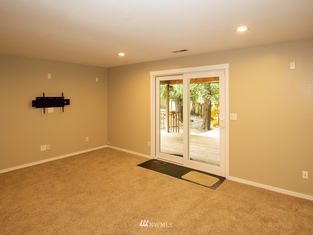 21922 Southeast 255th Place Maple Valley, WA 98038 - Photo 22 of 40 an empty room with windows
