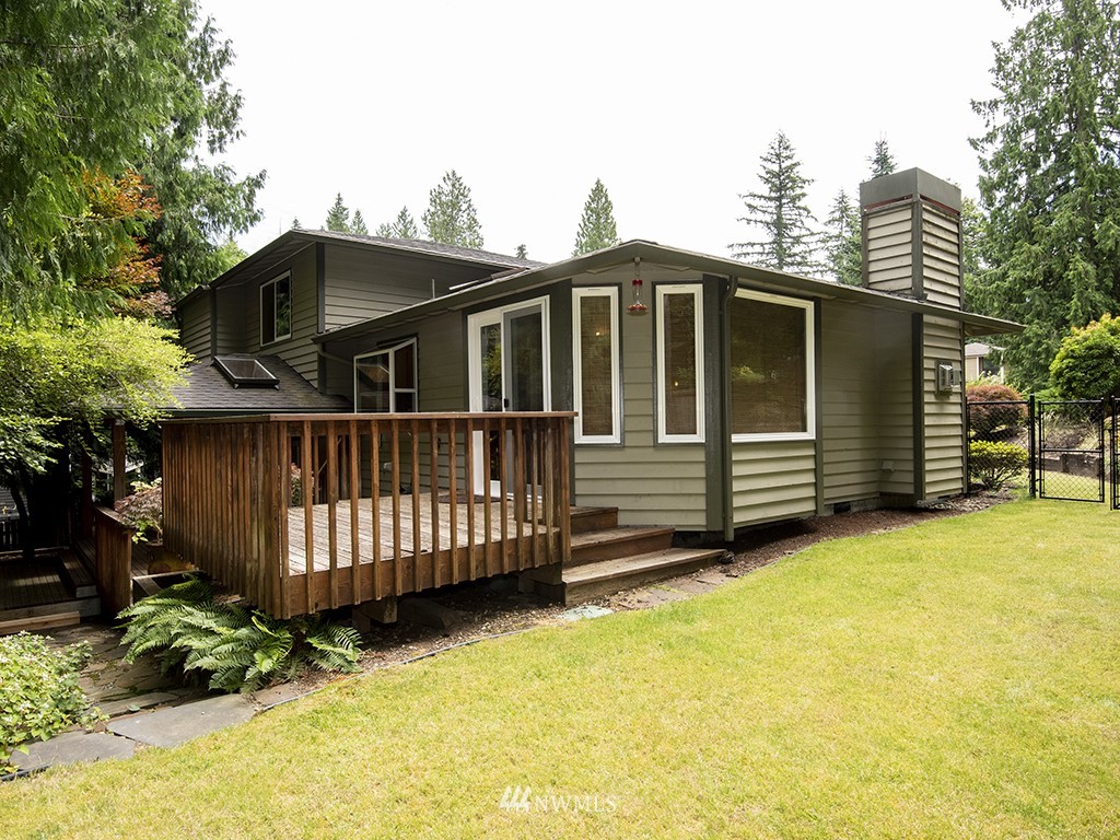 21922 Southeast 255th Place Maple Valley, WA 98038 - Photo 28 of 40 a view of a house with wooden fence