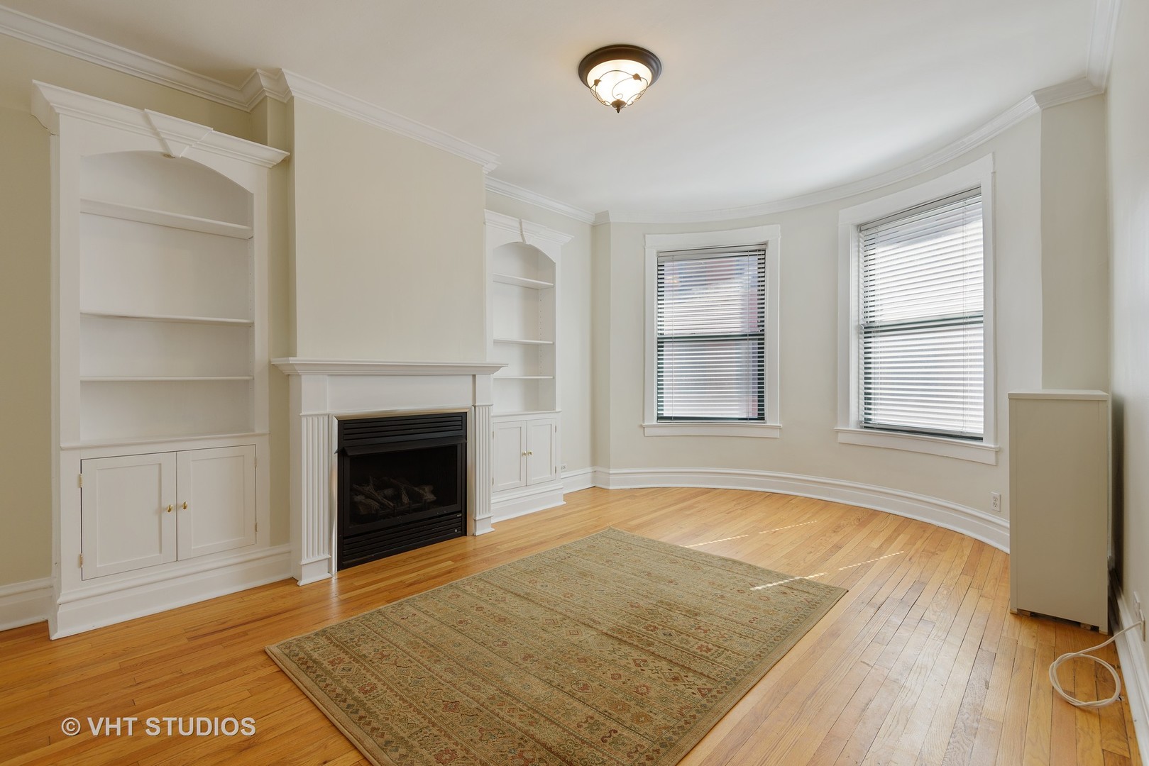 834 West Lakeside Place, Unit 2N Chicago, IL 60640 - Photo 2 of 13 a view of an empty room with a fireplace and a window
