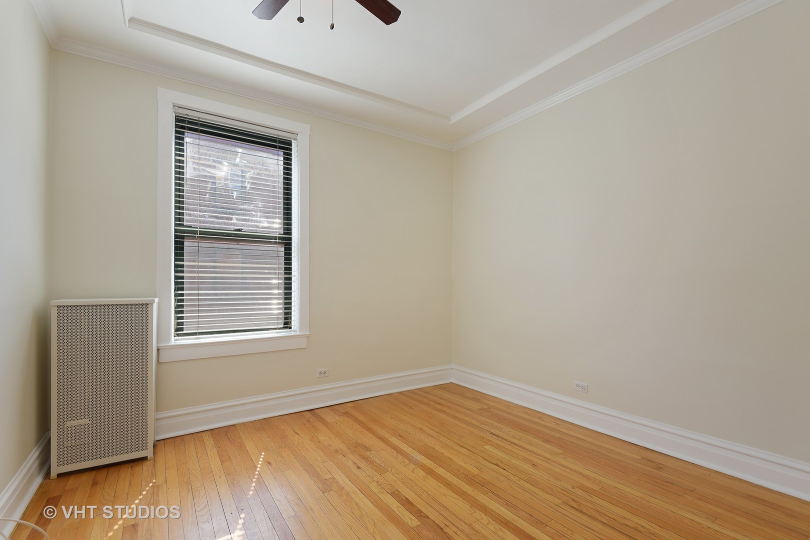 834 West Lakeside Place, Unit 2N Chicago, IL 60640 - Photo 8 of 13 a view of an empty room with wooden floor and a window