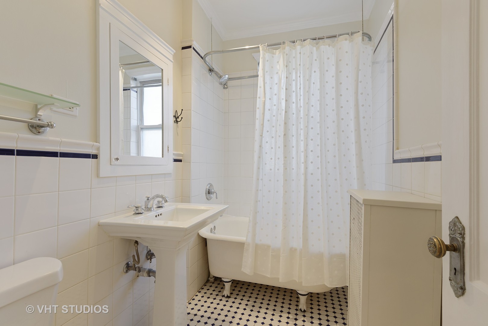 834 West Lakeside Place, Unit 2N Chicago, IL 60640 - Photo 10 of 13 a bathroom with a sink a toilet and shower
