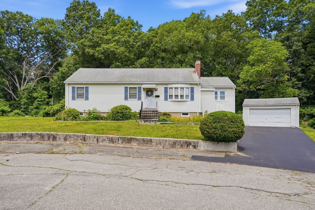 16 Gloria Road Randolph, MA 02368 - Photo 3 of 31