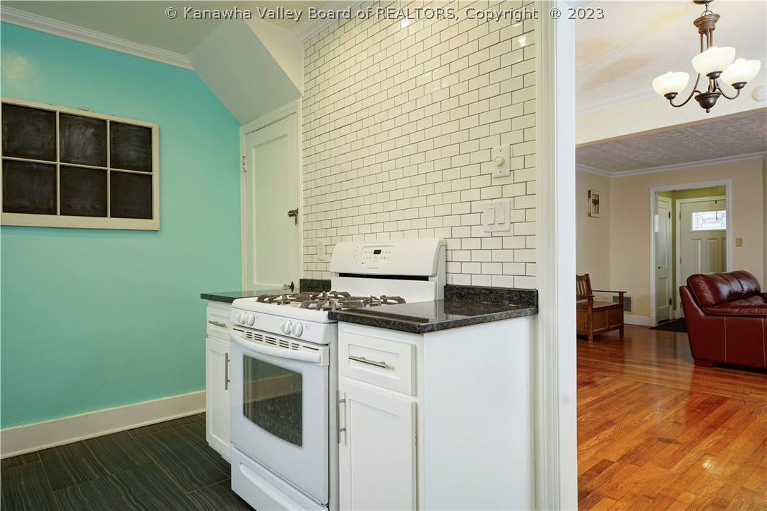 1209 Oakmont Road Charleston, WV 25314 - Photo 10 of 35 Gallery Image 10