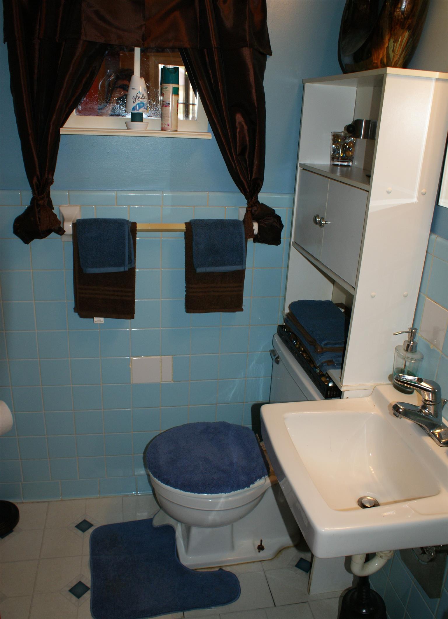 280 Bell Road Nashville, TN 37217 - Photo 14 of 22 The half bath is located off the den.