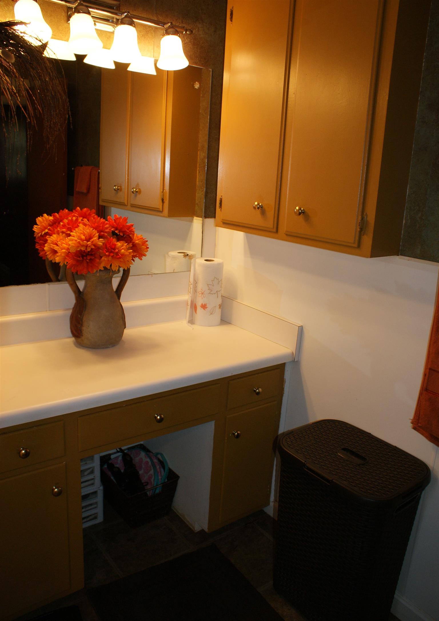 280 Bell Road Nashville, TN 37217 - Photo 9 of 22 The full bathroom features a separate vanity.