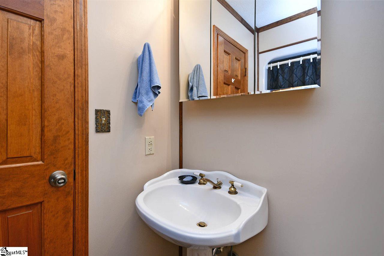 1011 Cherokee Road Pelzer, SC 29669 - Photo 25 of 36