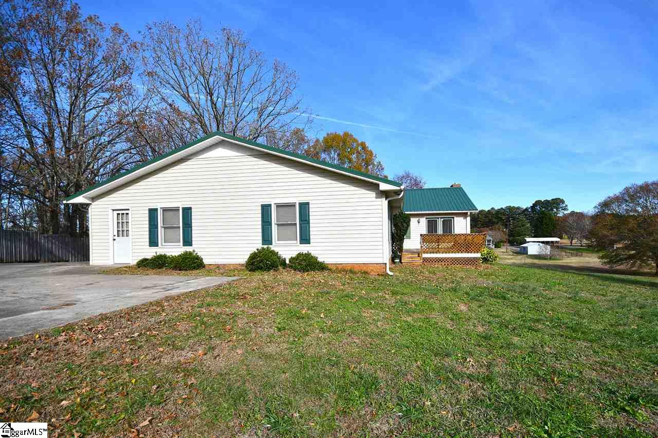 1011 Cherokee Road Pelzer, SC 29669 - Photo 8 of 36