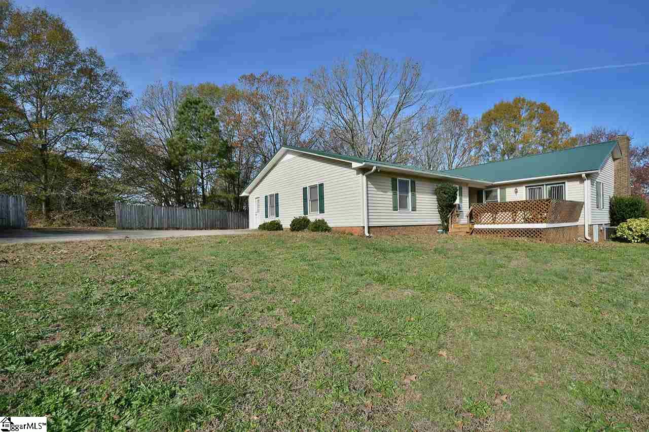 1011 Cherokee Road Pelzer, SC 29669 - Photo 9 of 36