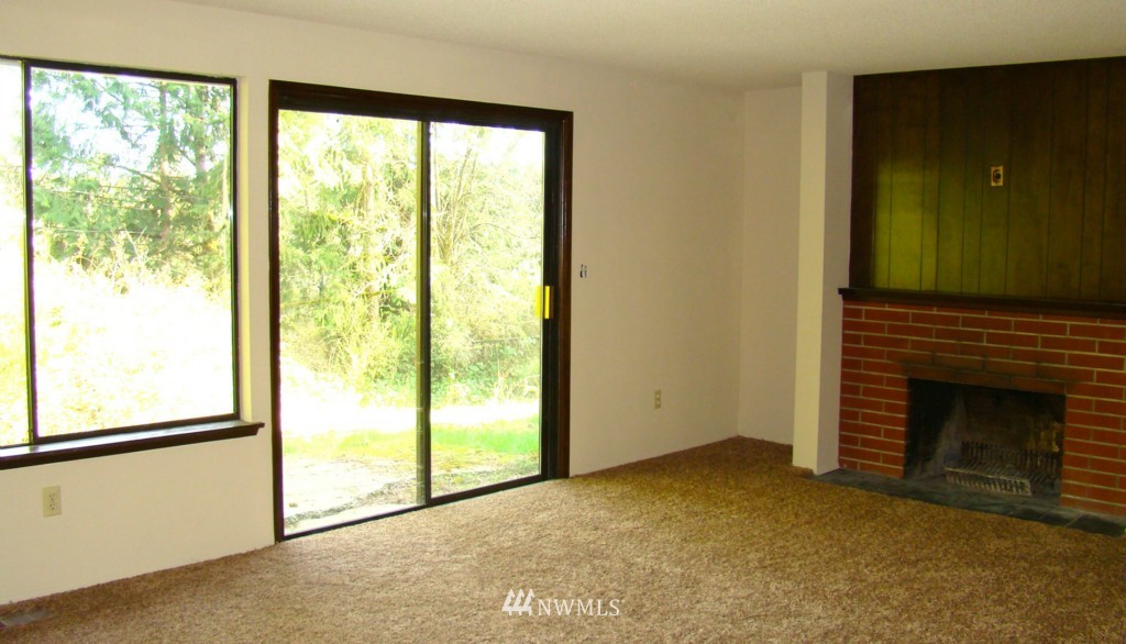 3219 Locker Road Southeast Port Orchard, WA 98366 - Photo 5 of 18 Gallery Image 5