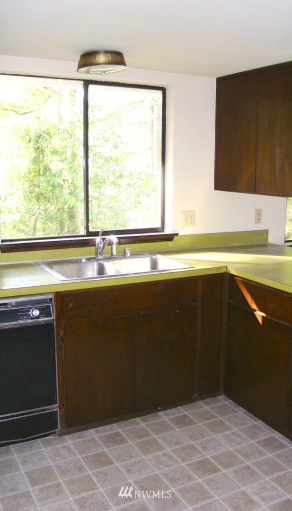 3219 Locker Road Southeast Port Orchard, WA 98366 - Photo 6 of 18 Gallery Image 6