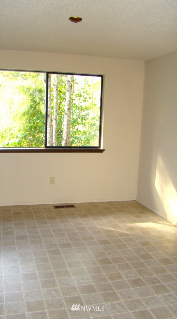 3219 Locker Road Southeast Port Orchard, WA 98366 - Photo 8 of 18 Gallery Image 8