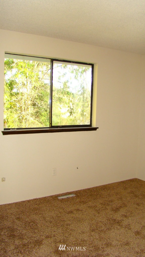 3219 Locker Road Southeast Port Orchard, WA 98366 - Photo 9 of 18 Gallery Image 9