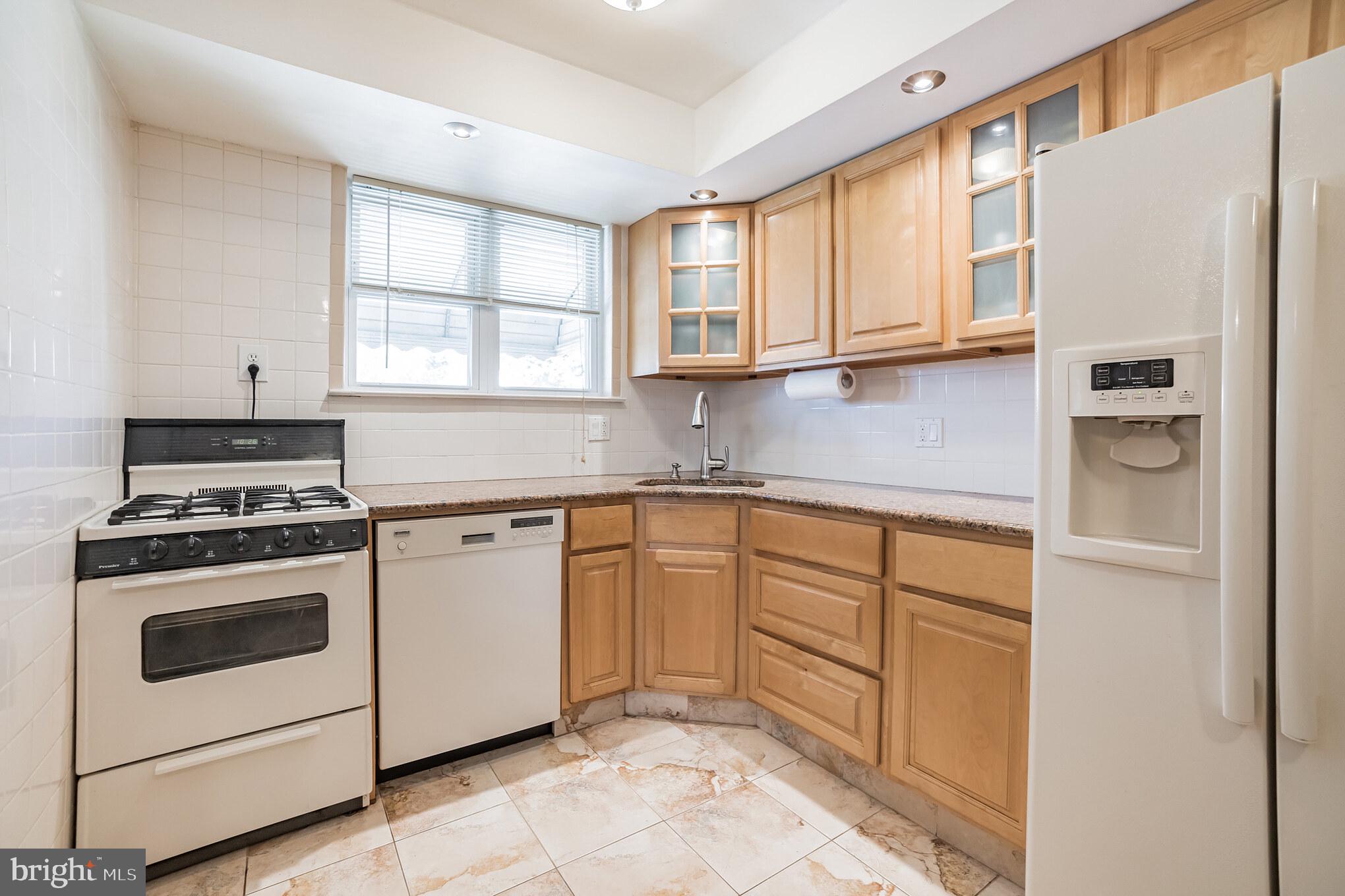 827 Avon Road Philadelphia, PA 19116 - Photo 15 of 31