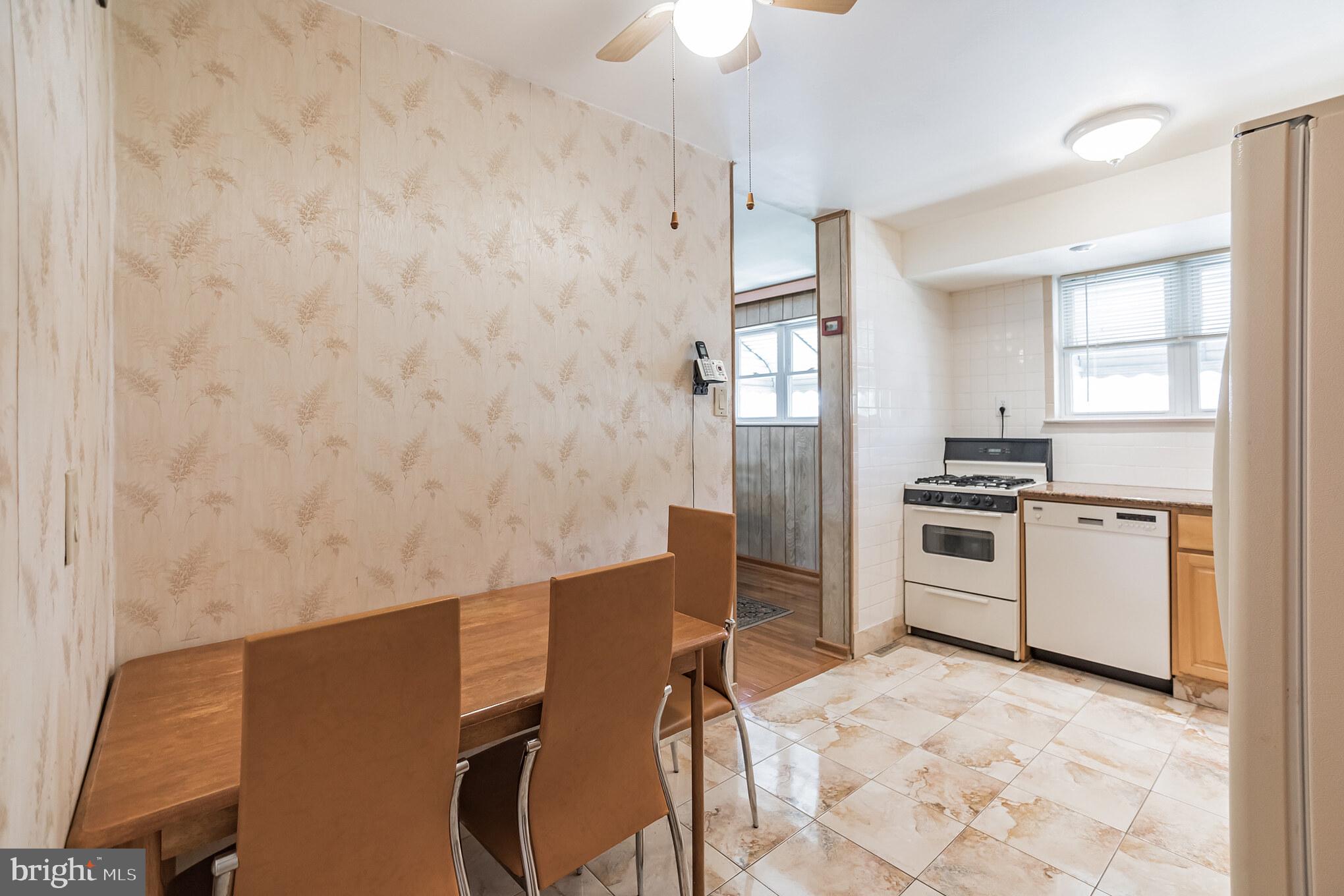 827 Avon Road Philadelphia, PA 19116 - Photo 17 of 31 Eat in Kitchen