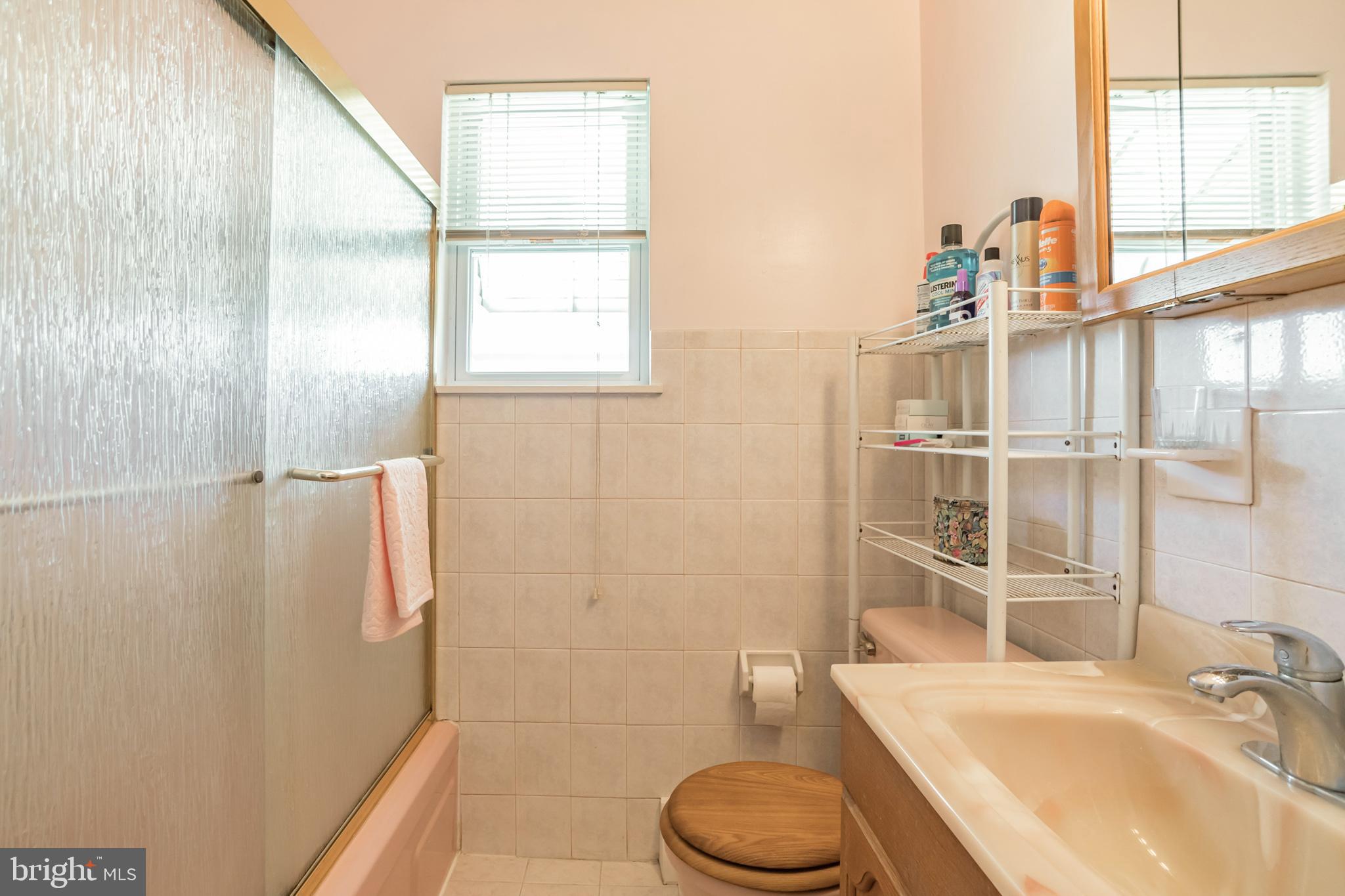 827 Avon Road Philadelphia, PA 19116 - Photo 23 of 31 Full Bath