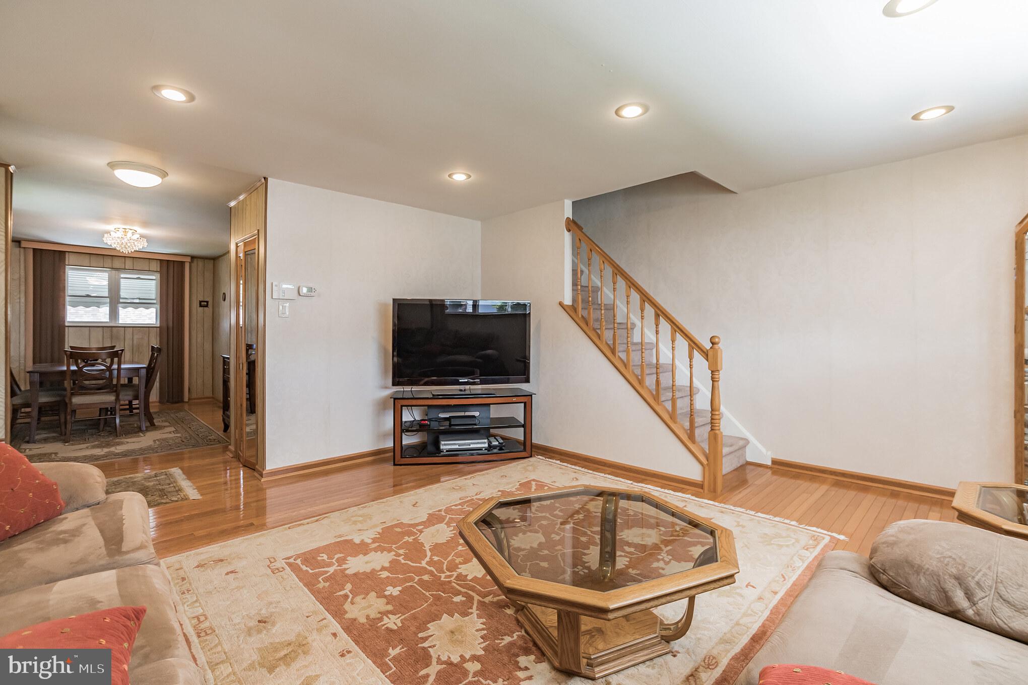 827 Avon Road Philadelphia, PA 19116 - Photo 9 of 31