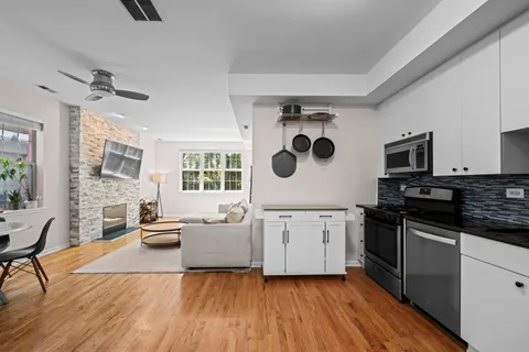 $400,000 | 2710 West Haddon Avenue, Unit 2, Chicago, IL 60622