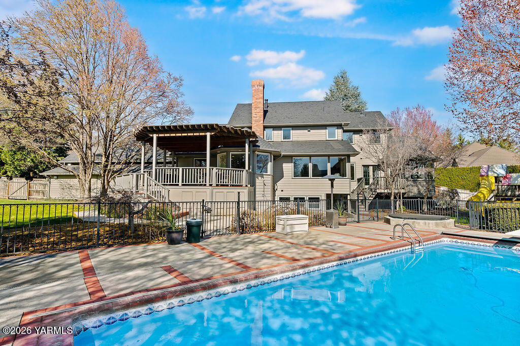 6810 Ravens Gate Way Yakima, WA 98908 - Photo 47 of 49 a outdoor view with a sitting space