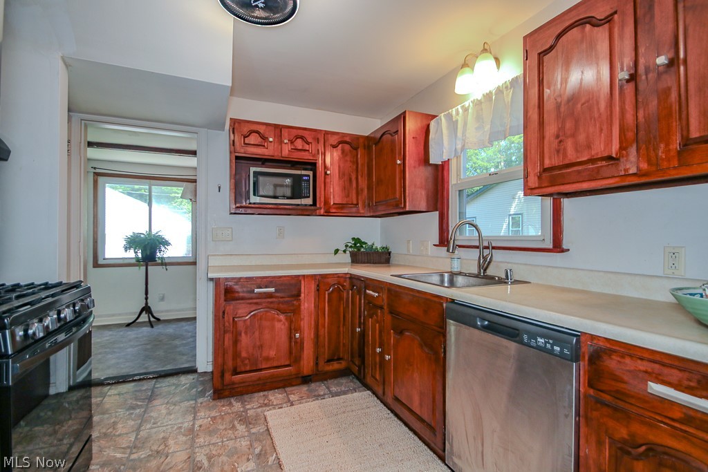 5084 Forest Road Mentor, OH 44060 - Photo 9 of 34