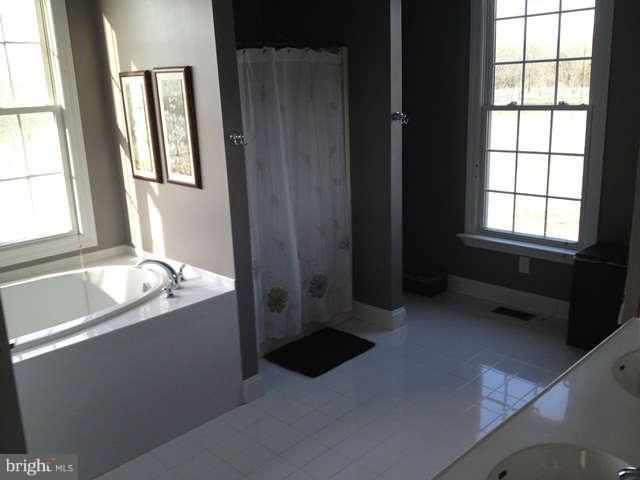 1071 South Childs Road Kearneysville, WV 25430 - Photo 23 of 30 Bath (Master)